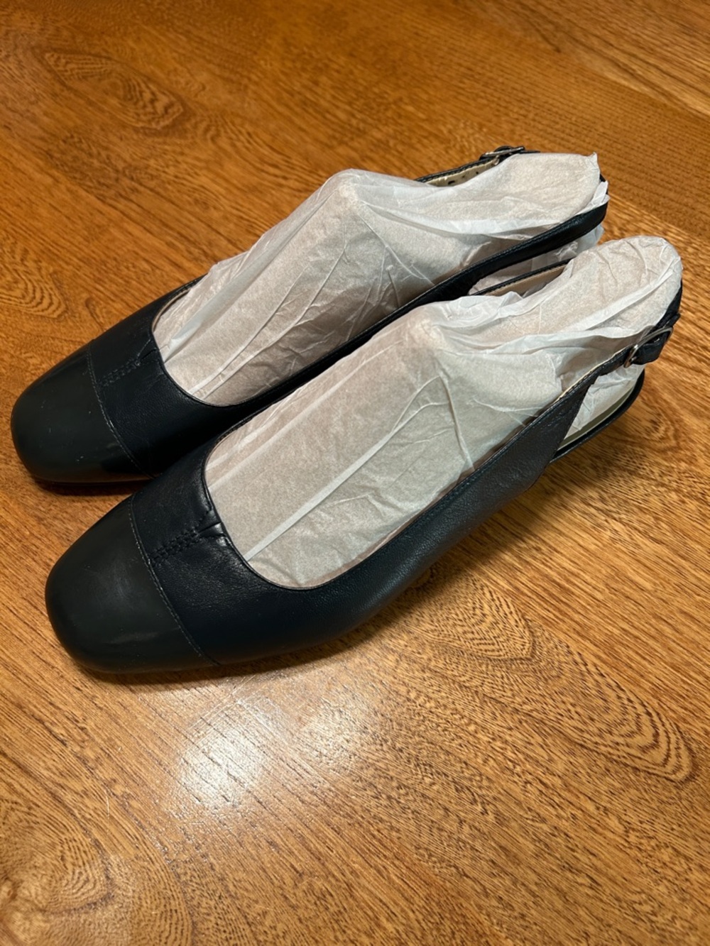 Trotters Navy Slingback Cap-Toe Almond Shape Womens 91/2W